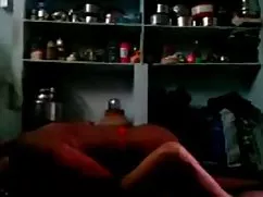 بچه فالوس می شود از یک دوست دختر جوان علاقه مند یک جادو خنک